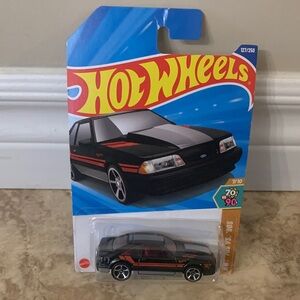 Hot Wheels ‘92 Ford Mustang Black and Red Car 70s vs 90s 7/10 or 127/250 HYY68